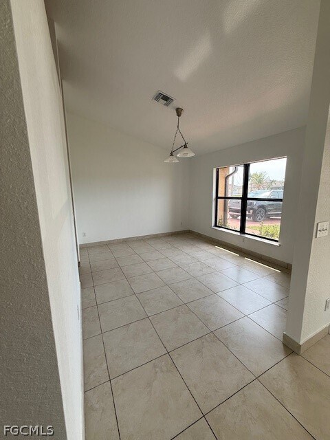 Building Photo - 3925 E Gator Cir