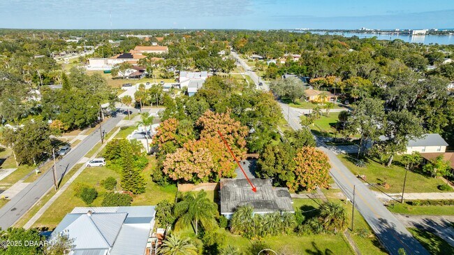 Building Photo - 930 Daytona Ave