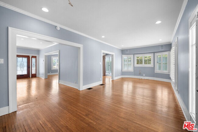 Building Photo - 1231 S St Andrews Pl