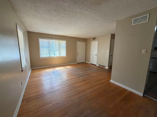 Building Photo - 1908 Tulsa Ave