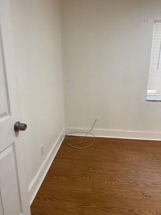 Building Photo - 5/2. Tampa MOVE IN BEFORE END OF June and JULY’S RENT FREE!!!
