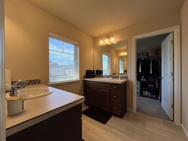 Building Photo - Stunning 4 Bedroom + Loft Bethany Home with Open Layout, Stainless Steel Kitchen, Two Car Garage ...