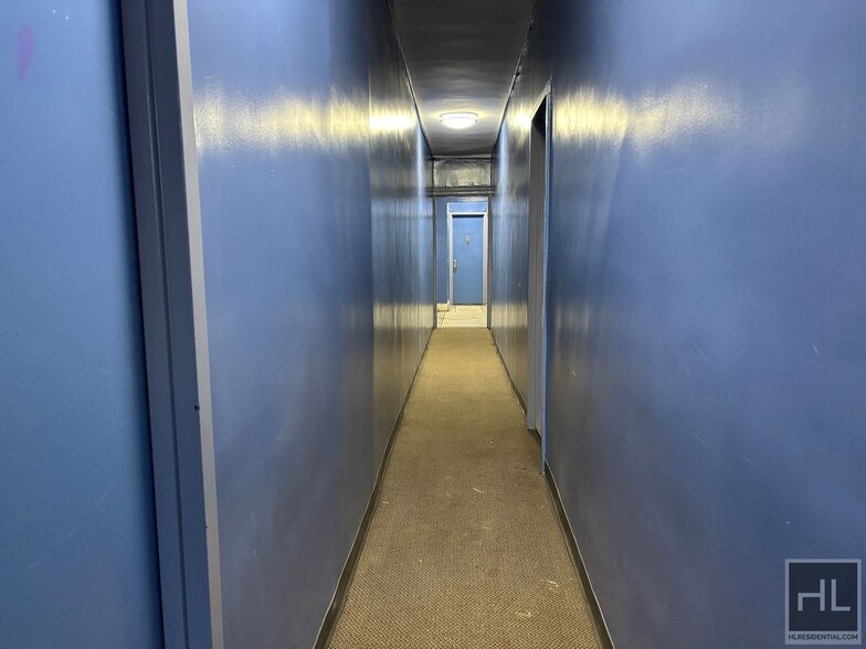 Building Photo - YORK AVENUE