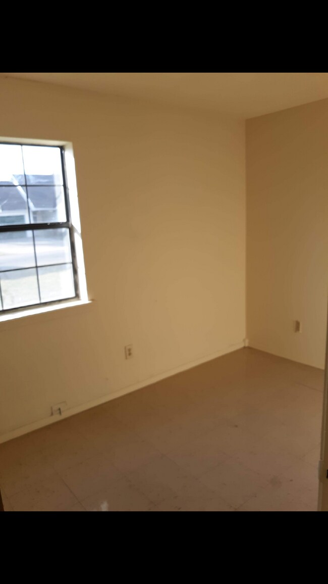 Building Photo - "Charming 2-Bedroom Retreat in Bono – Cozy 710 Sq. Ft. Apartment Awaits!"