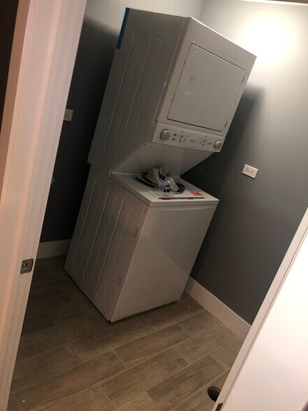 LAUNDRY ROOM UNFURNISHED - 4836 S Michigan Ave