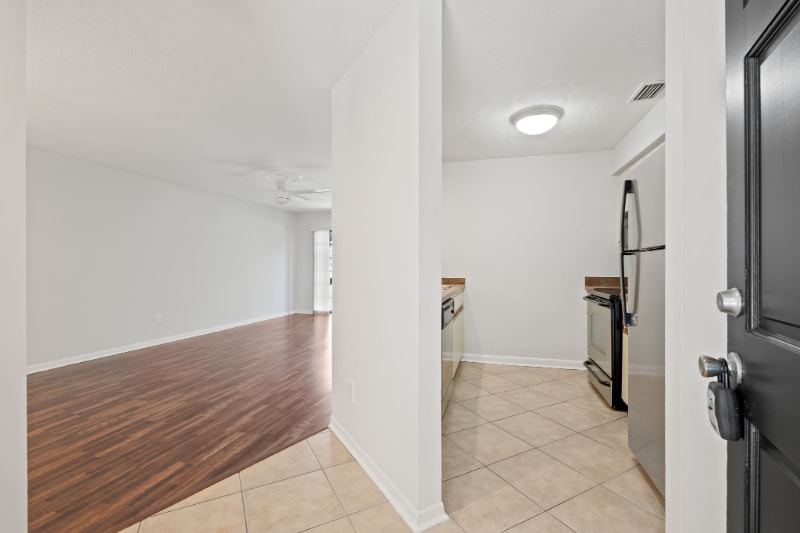 Building Photo - 210 S Habana Ave