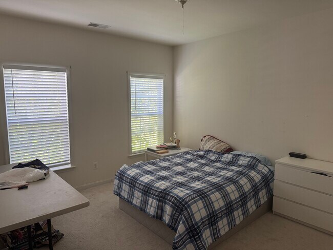 Building Photo - 24794 Serpentine Pl