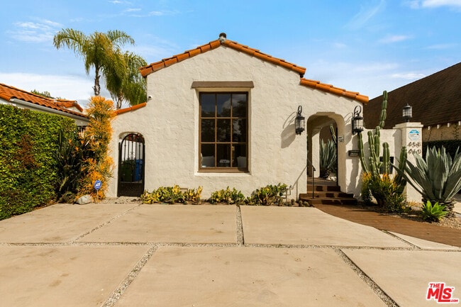 Building Photo - 460-460 N Alfred St