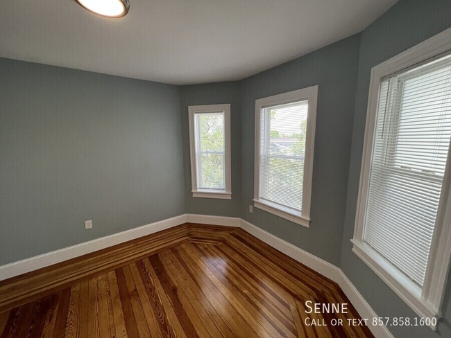 Building Photo - Spacious 4-Bed, 2-Bath in Somerville – Ava...