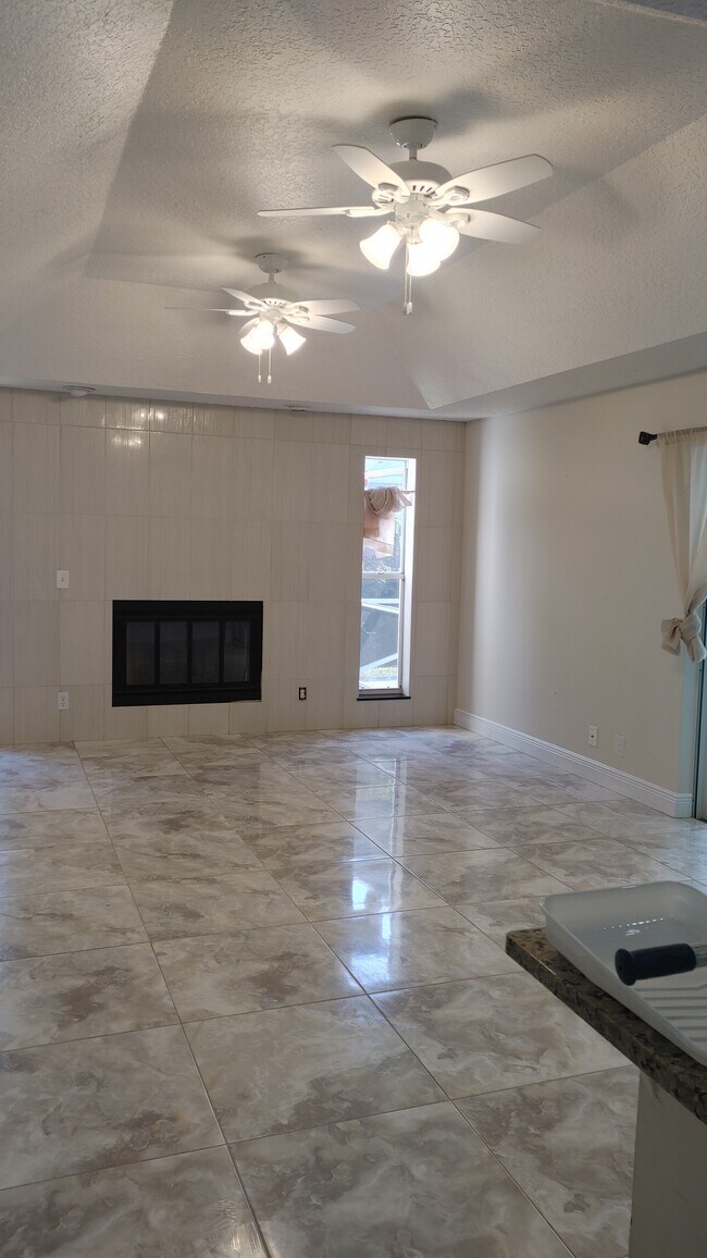 Building Photo - 6325 Winding Lake Dr