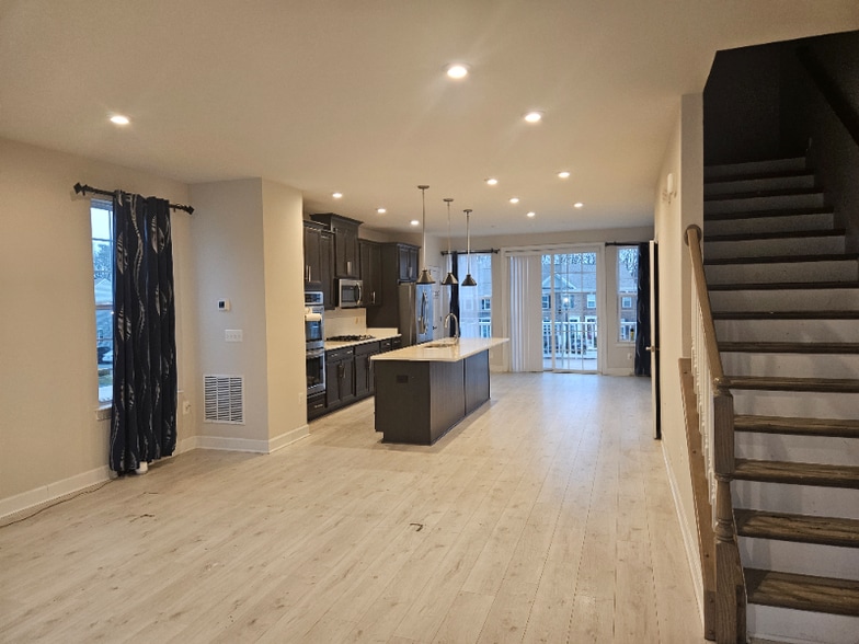 Building Photo - 6201 Quinns Creek Dr