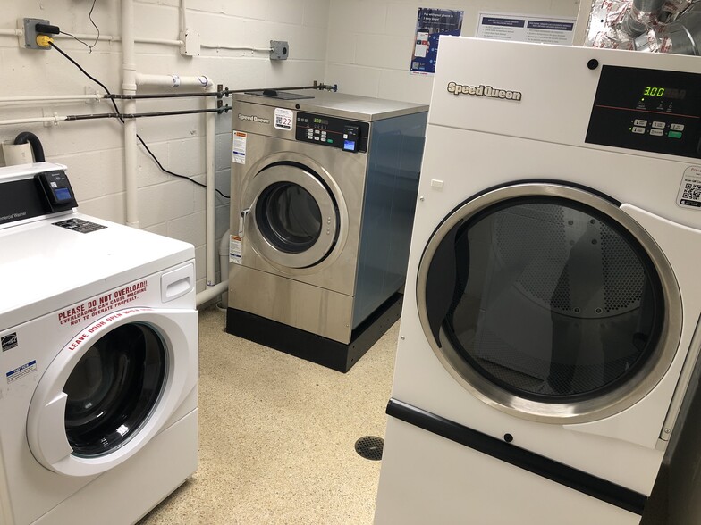 Laundry - 950 25th St NW