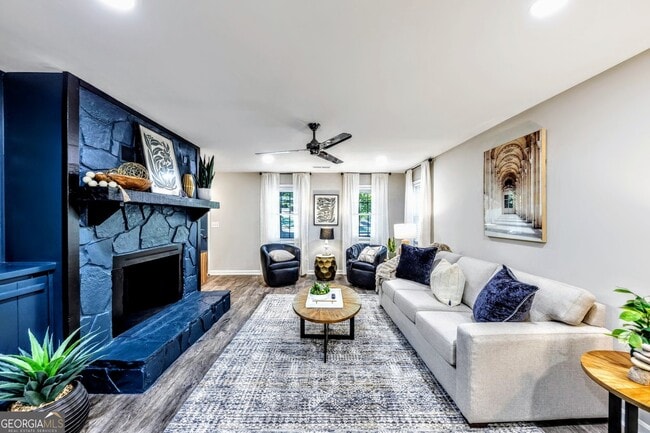 Building Photo - 527 Charing Cross Dr