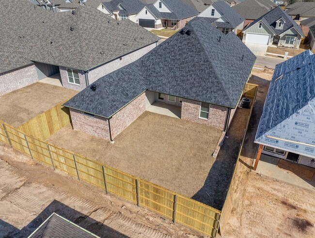 Building Photo - 7043 Hillside Ave