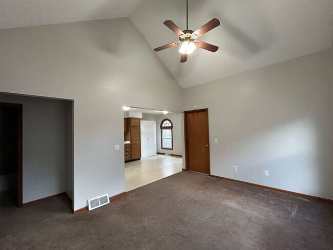 Building Photo - Beautiful 3-Bedroom, 2-Bath Home in the Heart of Painesville