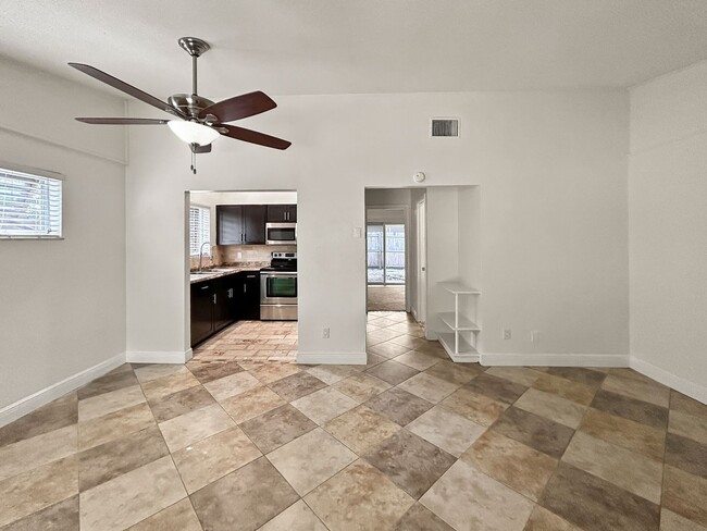 Building Photo - Updated and Move-in Ready Home in Largo! 1bed|1bath