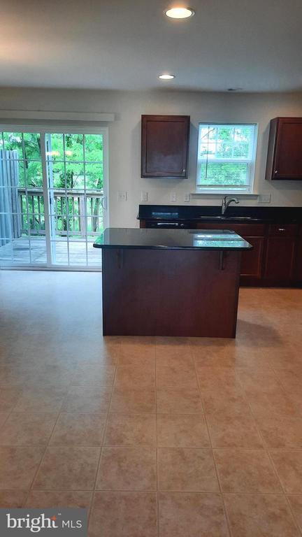 Building Photo - 809 Admiral's Quay Dr