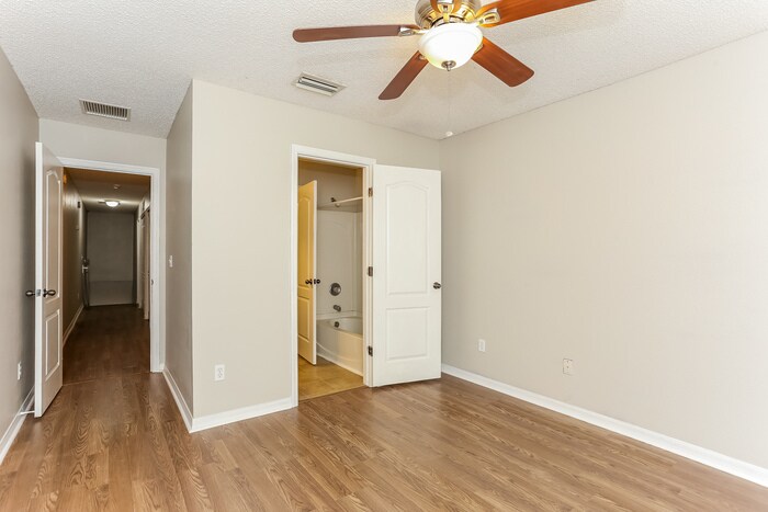Building Photo - 4652 Playschool Dr