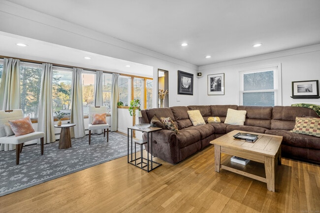 Building Photo - 25 Cottage Grove Rd