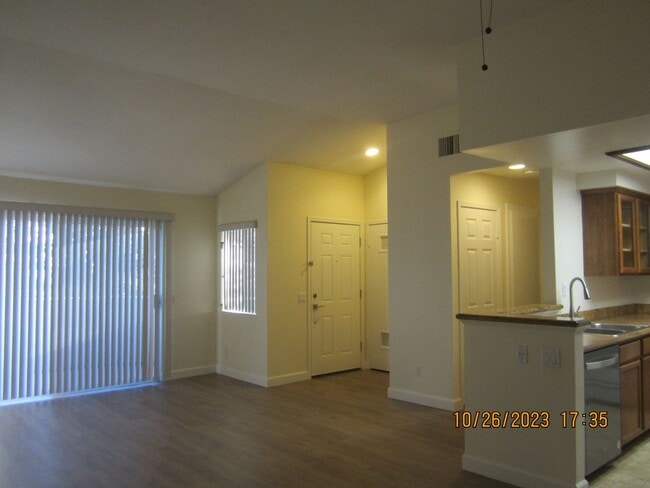 Building Photo - Mission Grove Beauty