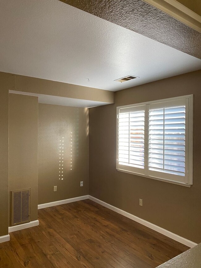 Building Photo - 3 bedroom 3 bathroom Salida Home