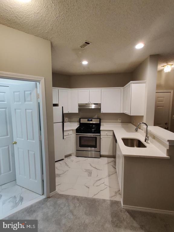 Building Photo - 13058 Autumn Woods Way