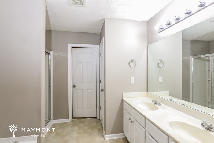 Building Photo - 5601 Victoria Pl