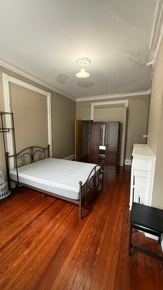 Building Photo - 318 S 42nd St