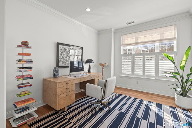 Building Photo - 35 Moorland Dr