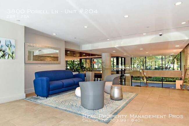 Building Photo - Spacious Condo in Peaceful Lakeside Plaza!