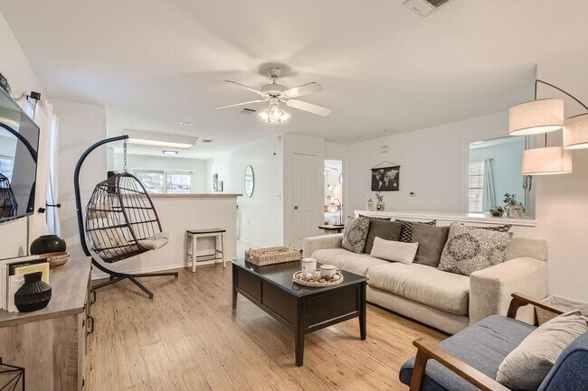 Building Photo - Fully Furnished 3 Bedroom near Greenbelt in Southeast Austin- Easy Access to 35!