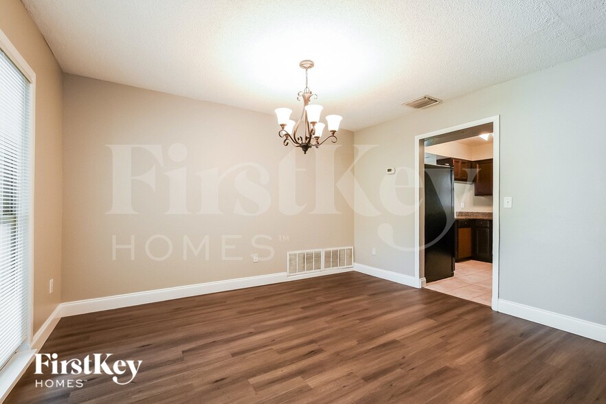 Building Photo - 409 Seville Ave