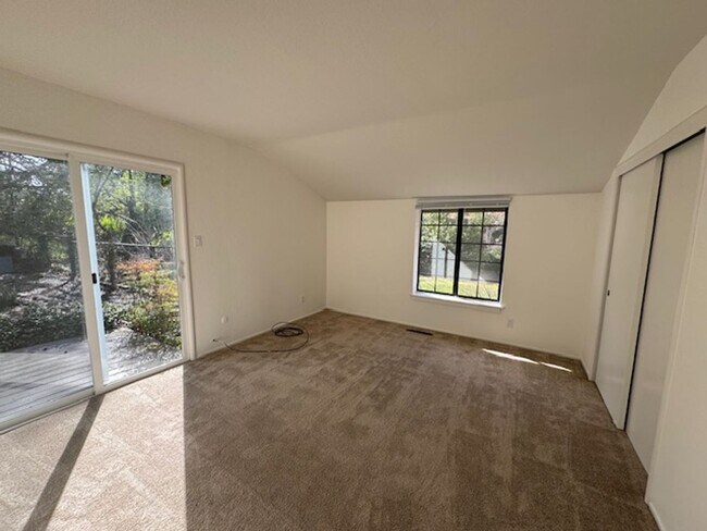 Building Photo - Wonderful 2 story home in Orinda