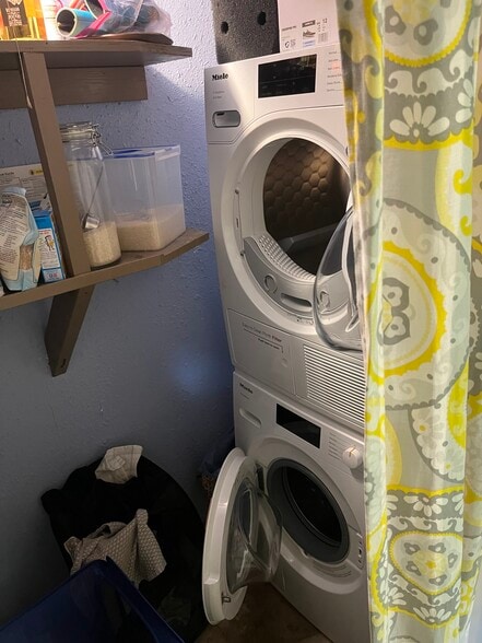 Building Photo - 470 S 39th St