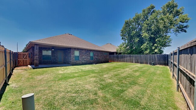 Building Photo - Very Nice 4 Bedroom 2 Bathroom Home in Deer Creek Schools with a Neighborhood Park/Pool