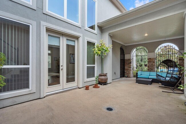 Building Photo - 10602 Comeaux Ln