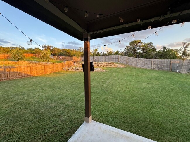 Building Photo - Nestled in the highly sought-after Scenic ...