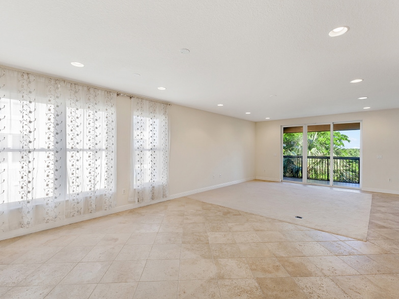 Building Photo - 9111 43rd Terrace W