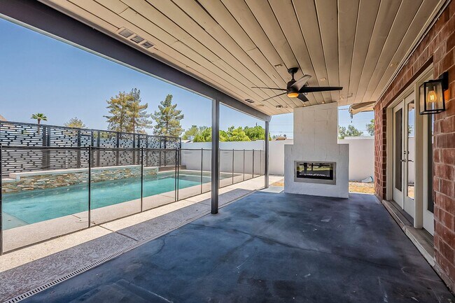 Building Photo - Three bedrooms and POOL in South Scottsdale!