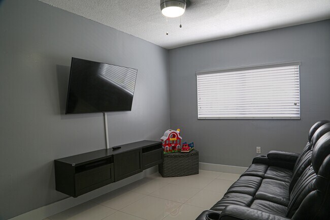 Building Photo - 9035 SW 148th Ct