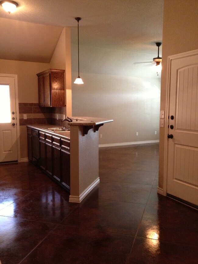 Building Photo - 617 Paseo del Plata Dr