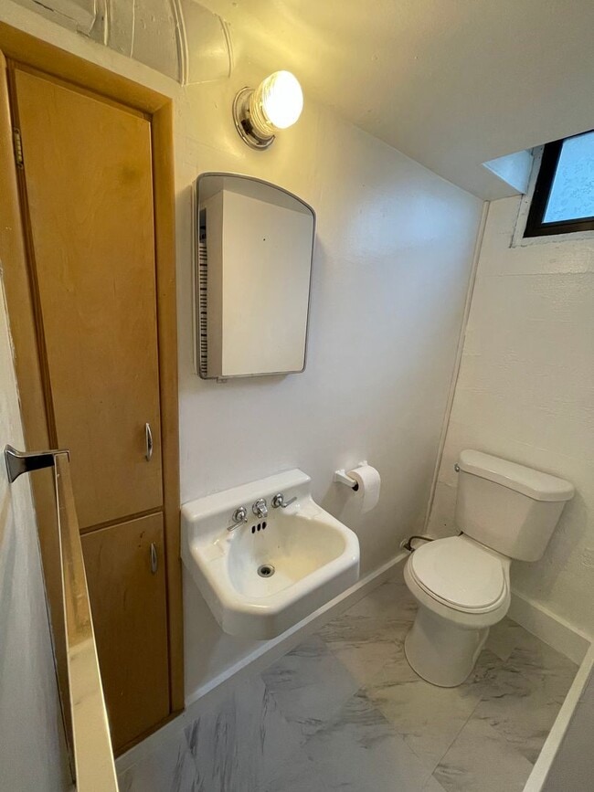 Building Photo - Renovated 3 Bed, 2 Bath House with Large Yard