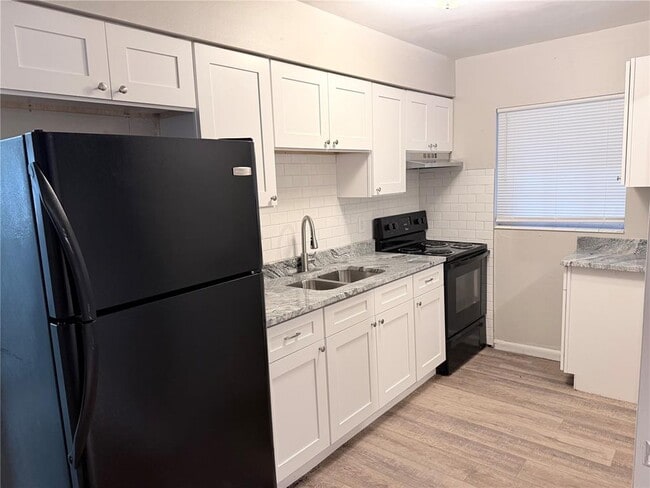 Building Photo - 3014 Reiter Dr
