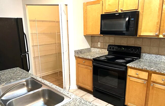 Building Photo - 2 bed 2 bath condo - South Tampa