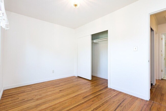 Building Photo - Large Traditional Home in La Mesa!