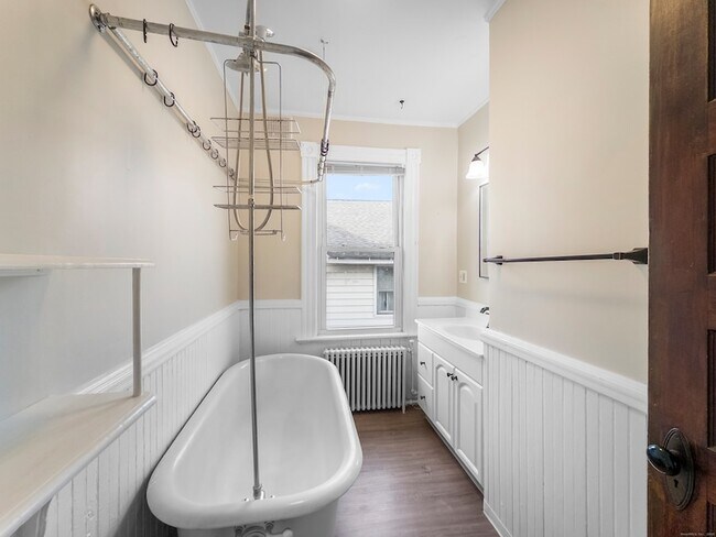 Building Photo - 634 High St