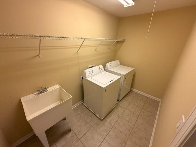 Building Photo - 3730 Clay Ct