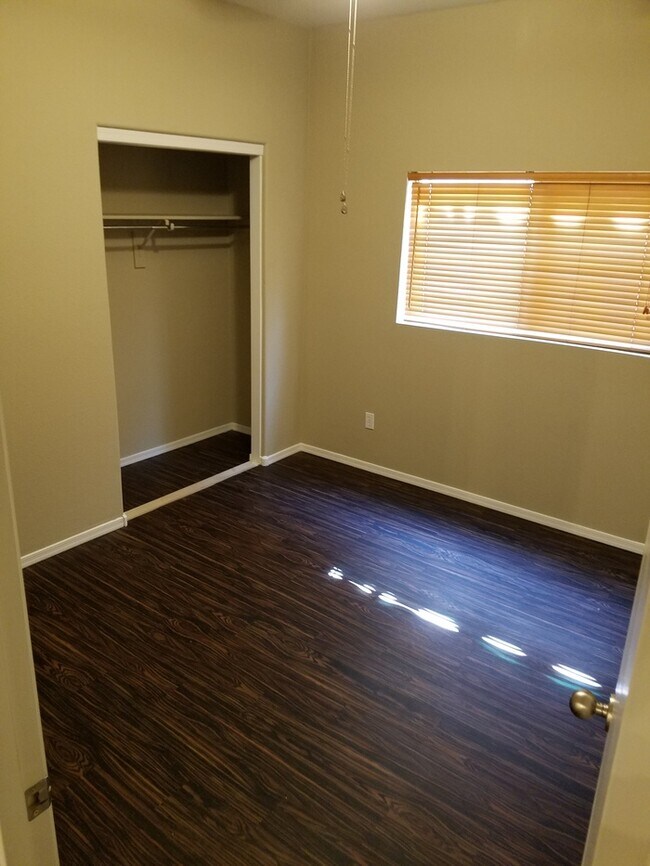Building Photo - Beautiful 3/2 plus a den for rent near 27th Ave. & Roeser Rd.