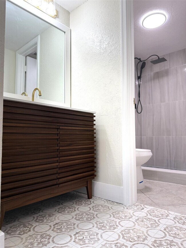 Building Photo - 2720 Forest Hills Blvd