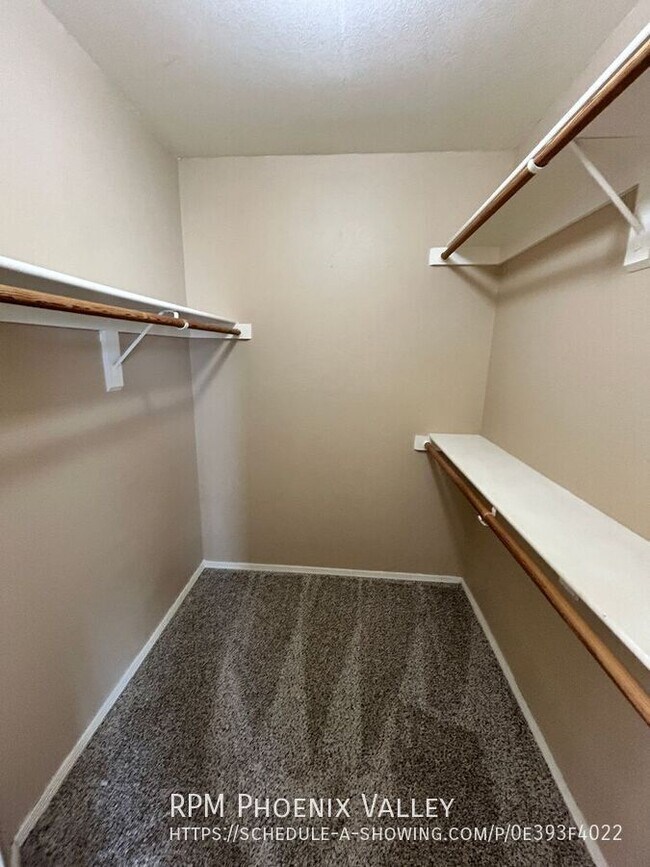 Building Photo - 8239 W Voltaire Ave